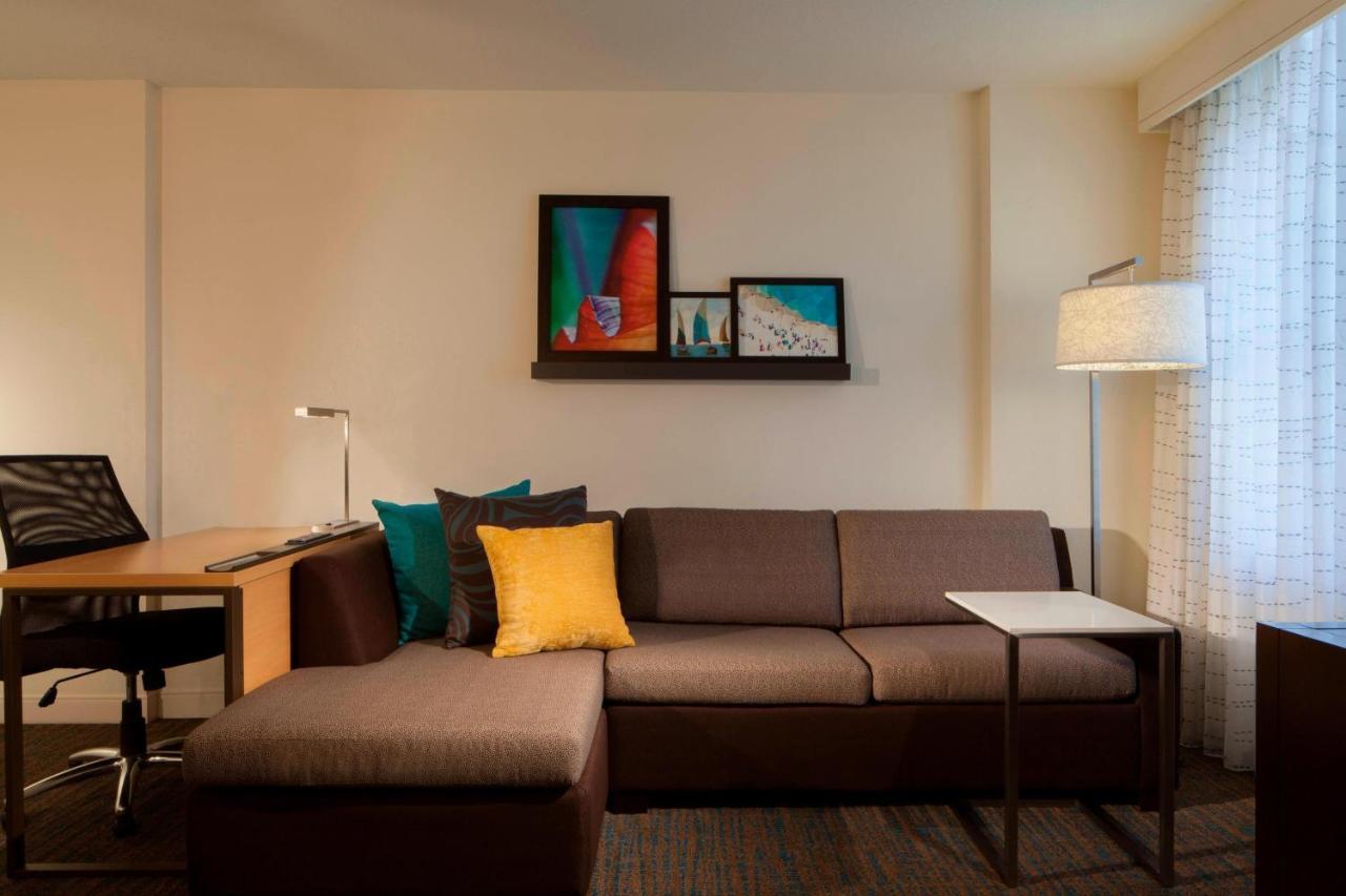 One-Bedroom Queen Suite with Sofa Bed,1379558966:JPEG